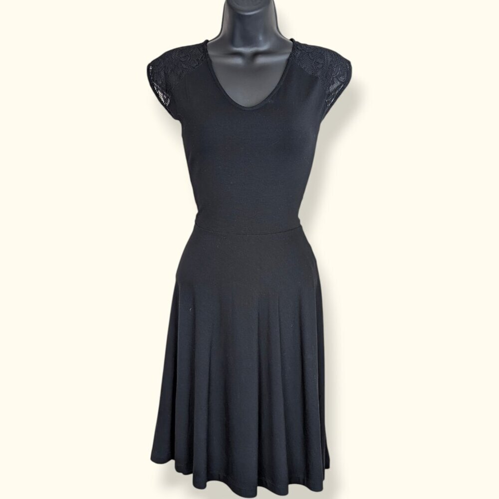 la fée maraboutée Black A-Line Lace-Back Dress